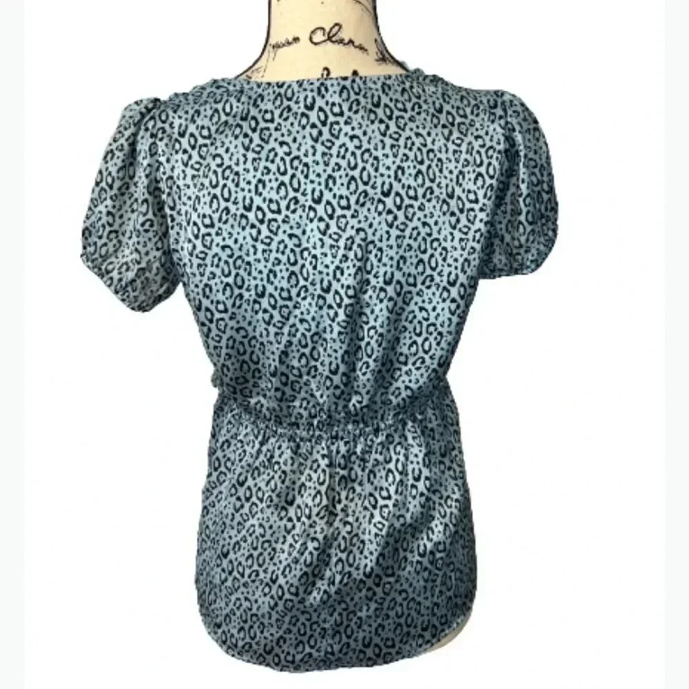 Francesca’s collection BLUE & BLACK ANIMAL PRINT CAP SLEEVE BLOUSE. NWT SIZE MED